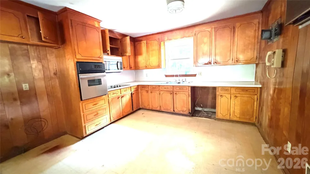 1515 Pleasant Plains Road Matthews, NC 28105