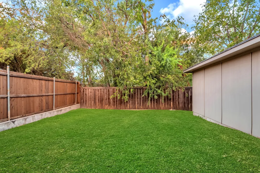 3517 Apple Valley Way Dallas, TX 75227