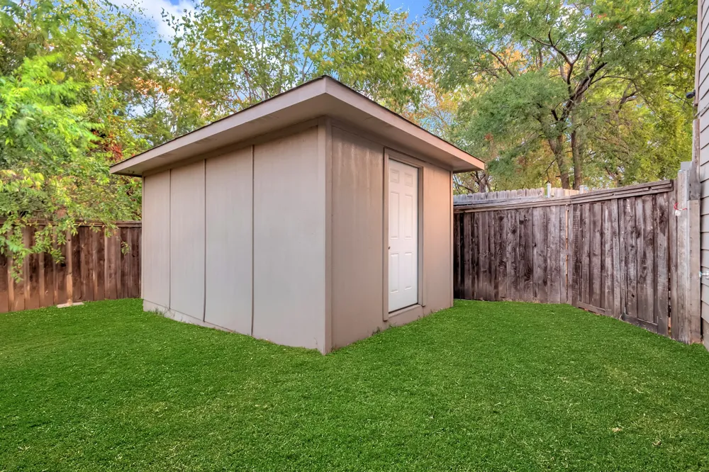 3517 Apple Valley Way Dallas, TX 75227