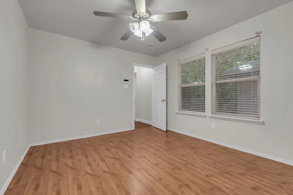 3517 Apple Valley Way Dallas, TX 75227