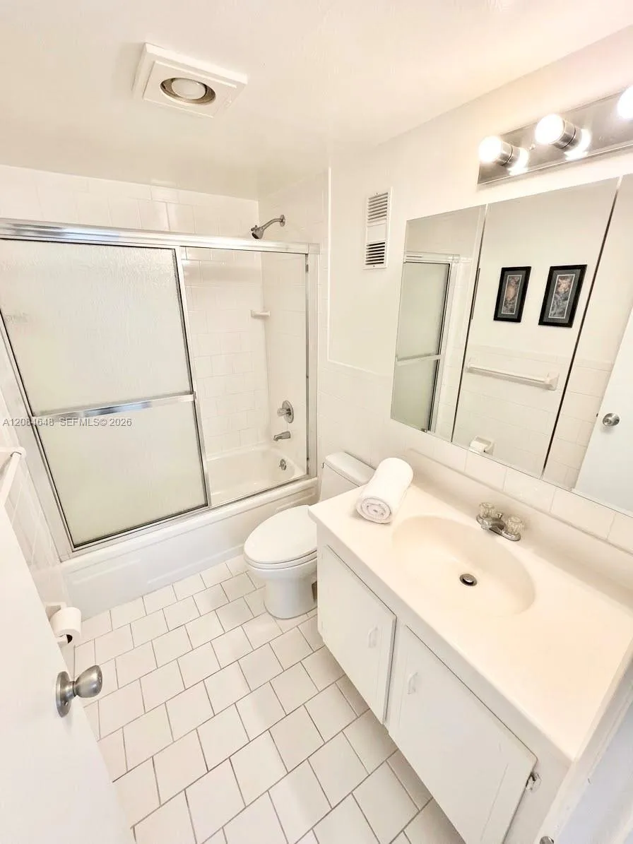 1300 Saint Charles Pl #L11 Pembroke Pines, FL 33026