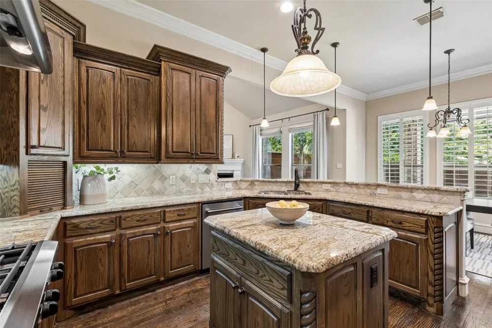 8523 Lakemont Drive Dallas, TX 75209