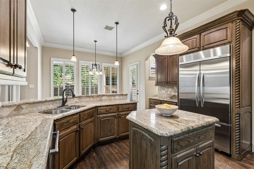 8523 Lakemont Drive Dallas, TX 75209
