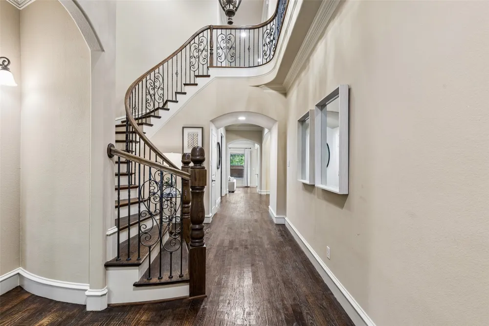 8523 Lakemont Drive Dallas, TX 75209