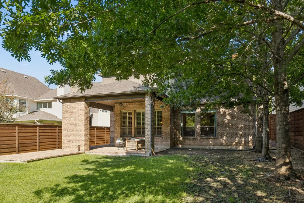 8523 Lakemont Drive Dallas, TX 75209