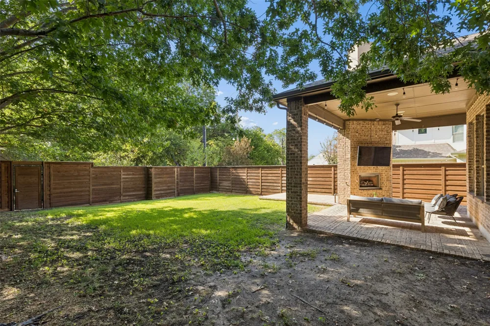8523 Lakemont Drive Dallas, TX 75209