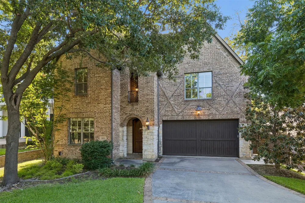 8523 Lakemont Drive Dallas, TX 75209