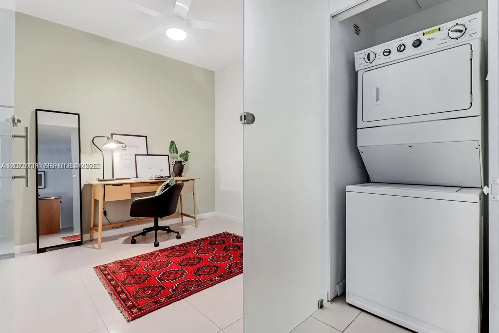 253 NE 2nd St #508 Miami, FL 33132