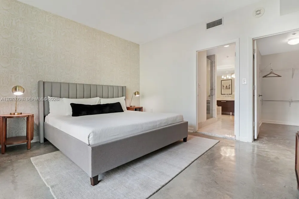 253 NE 2nd St #508 Miami, FL 33132