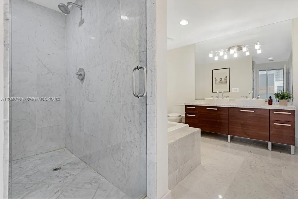 253 NE 2nd St #508 Miami, FL 33132