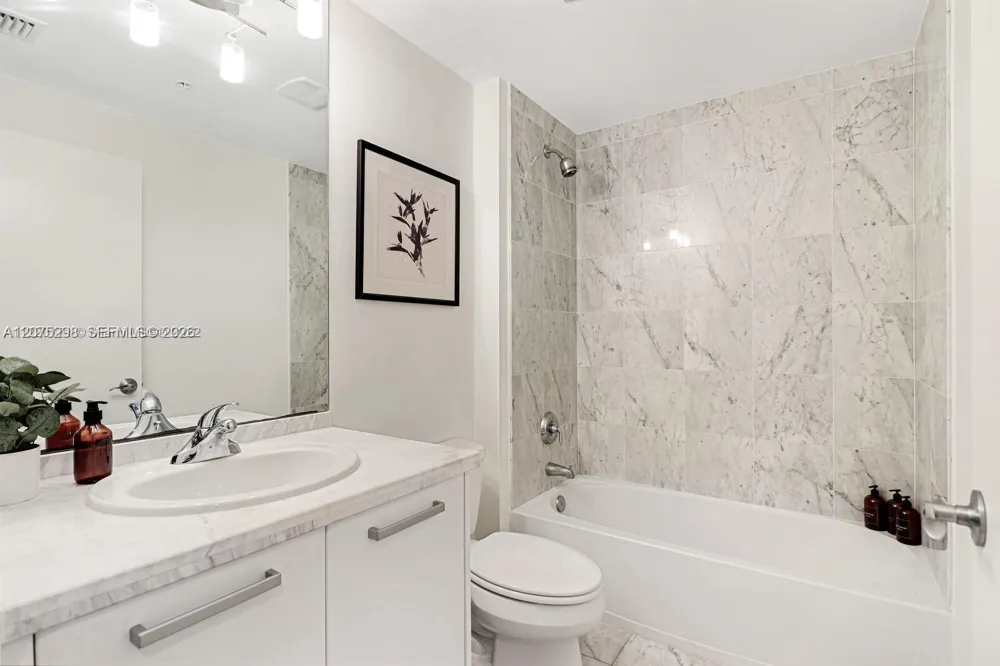 253 NE 2nd St #508 Miami, FL 33132