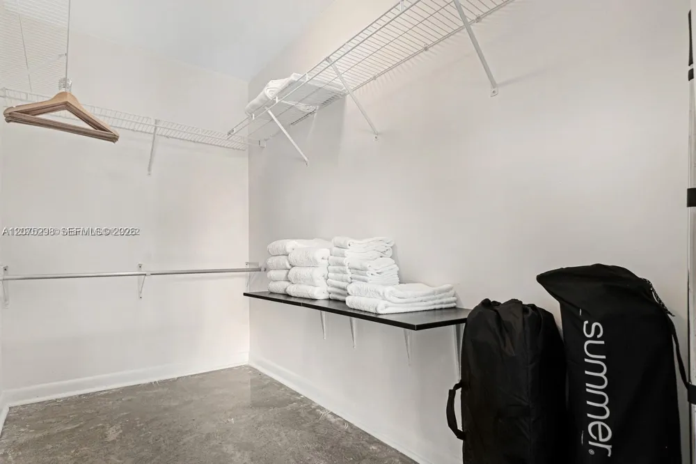253 NE 2nd St #508 Miami, FL 33132