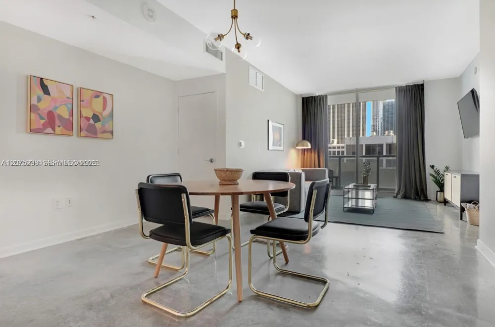 253 NE 2nd St #508 Miami, FL 33132