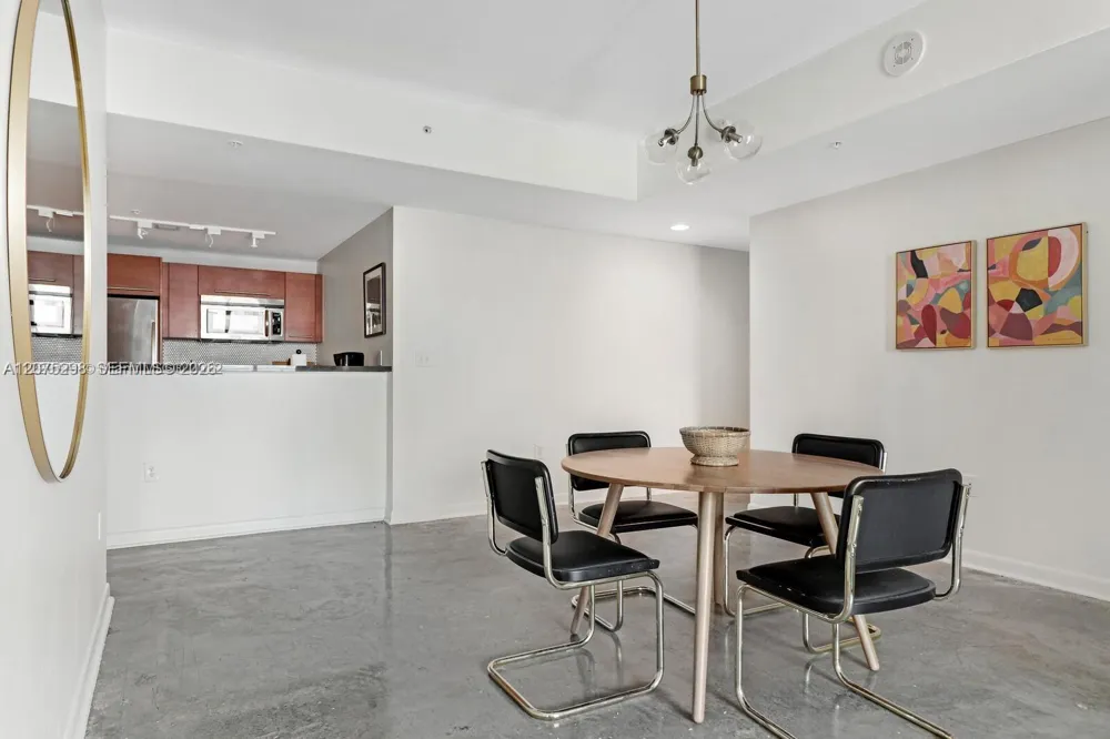 253 NE 2nd St #508 Miami, FL 33132