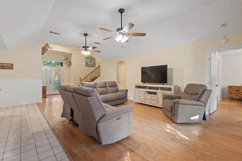 649 Parkridge Boulevard Burleson, TX 76028