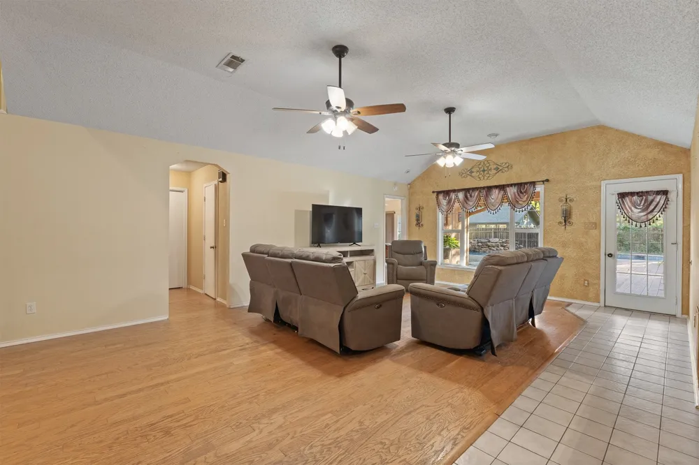 649 Parkridge Boulevard Burleson, TX 76028