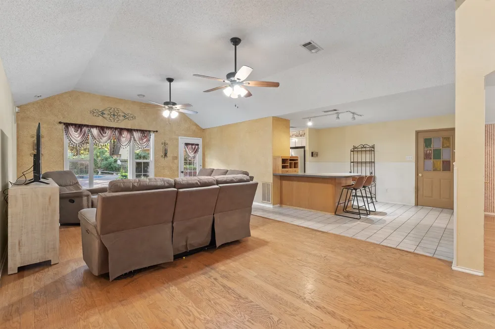 649 Parkridge Boulevard Burleson, TX 76028