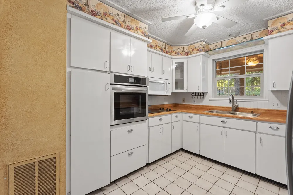 649 Parkridge Boulevard Burleson, TX 76028
