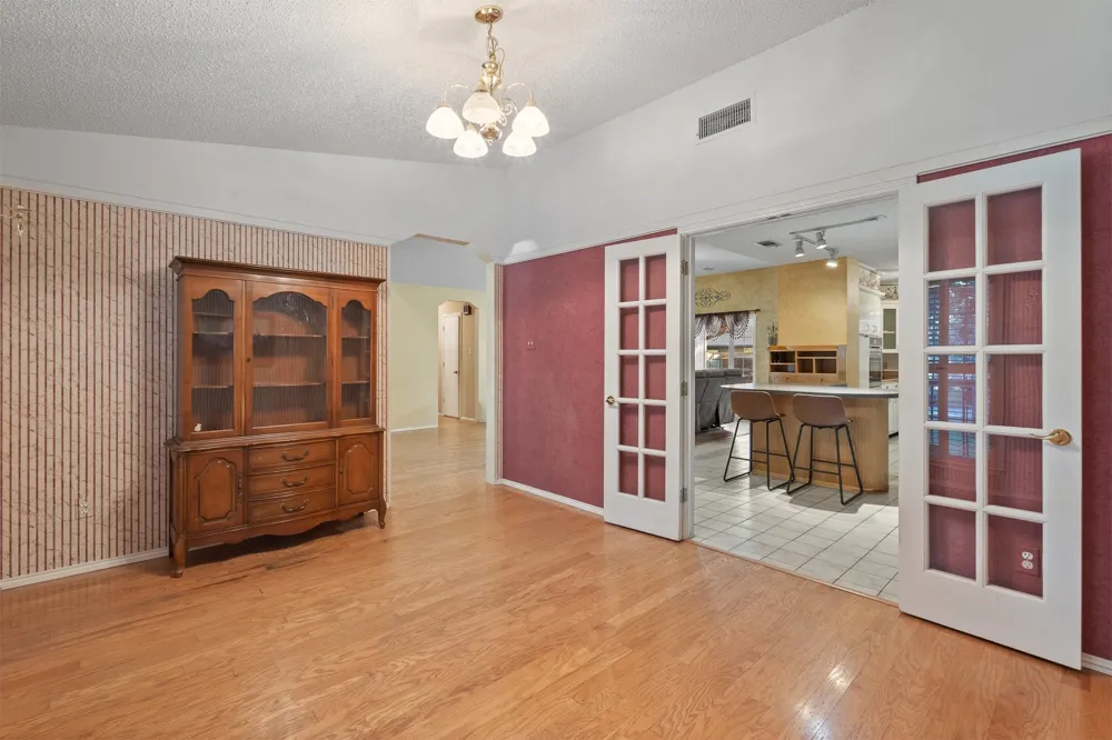 649 Parkridge Boulevard Burleson, TX 76028