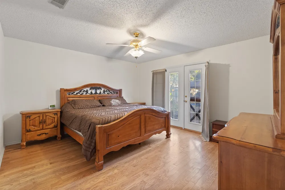 649 Parkridge Boulevard Burleson, TX 76028