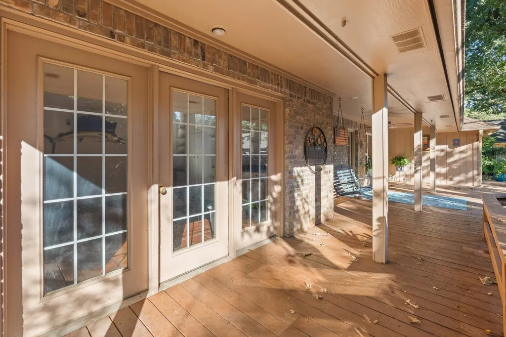 649 Parkridge Boulevard Burleson, TX 76028