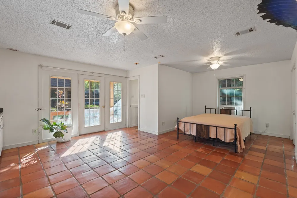 649 Parkridge Boulevard Burleson, TX 76028