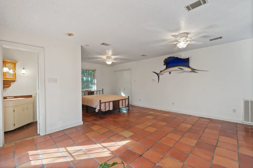 649 Parkridge Boulevard Burleson, TX 76028