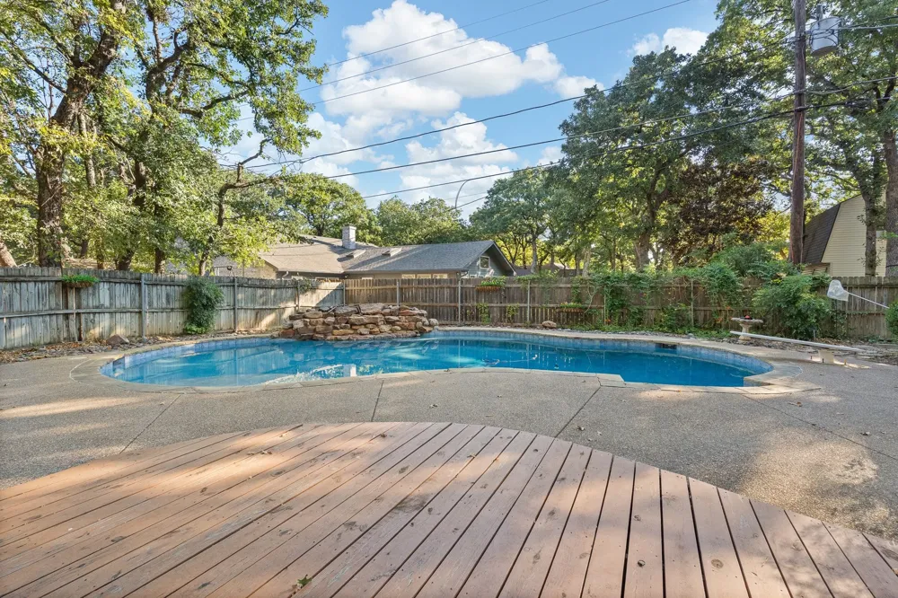 649 Parkridge Boulevard Burleson, TX 76028