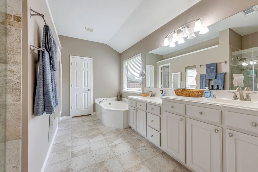 335 Linhurst Drive Murphy, TX 75094