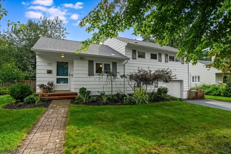 119 Squire Hill Rd Montclair, NJ 07043