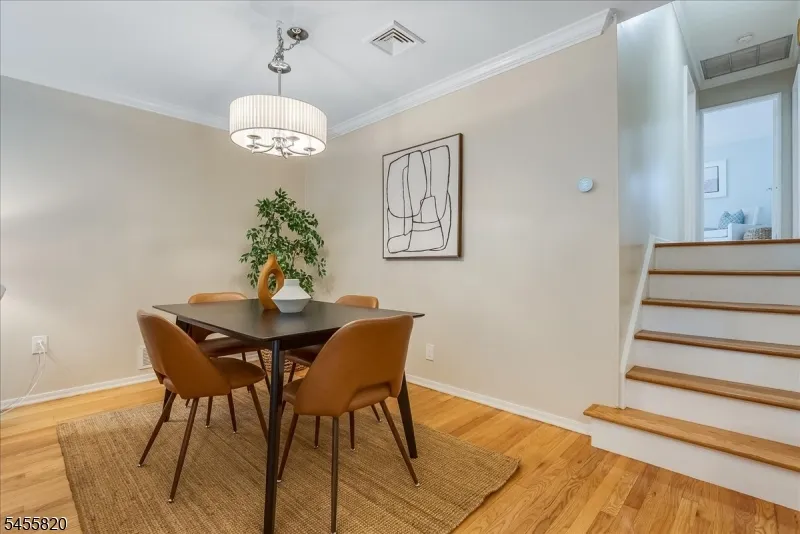 119 Squire Hill Rd Montclair, NJ 07043