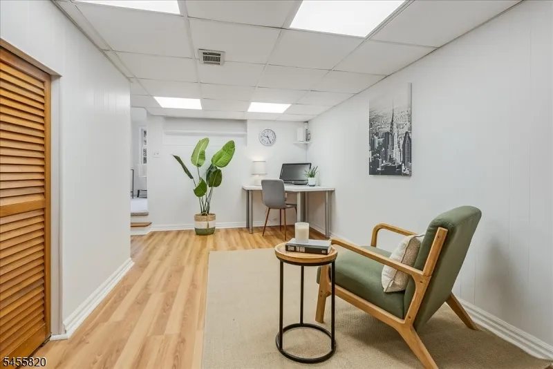 119 Squire Hill Rd Montclair, NJ 07043