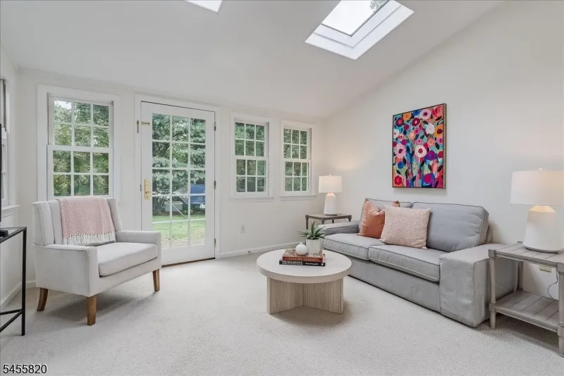 119 Squire Hill Rd Montclair, NJ 07043