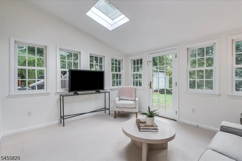 119 Squire Hill Rd Montclair, NJ 07043