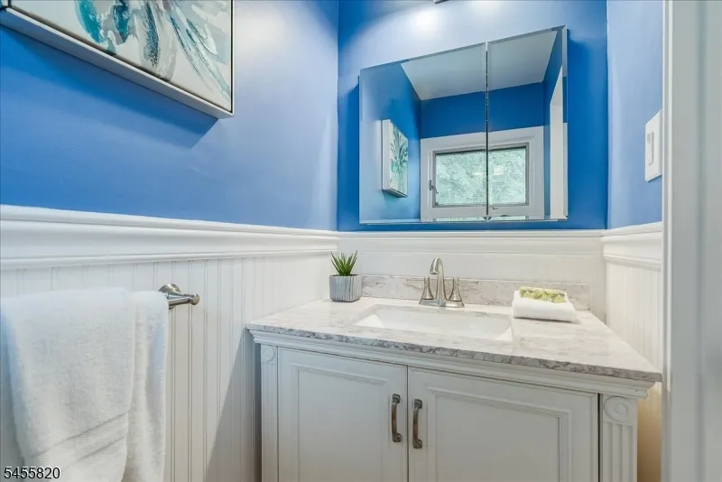 119 Squire Hill Rd Montclair, NJ 07043