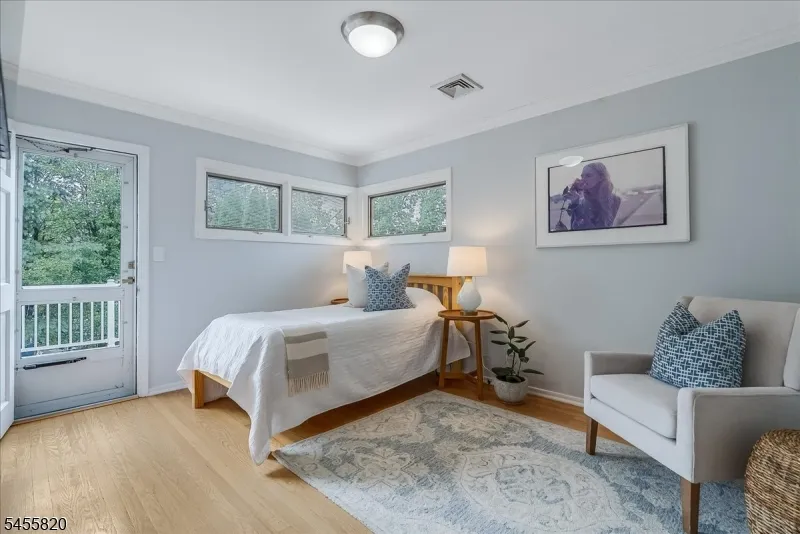 119 Squire Hill Rd Montclair, NJ 07043