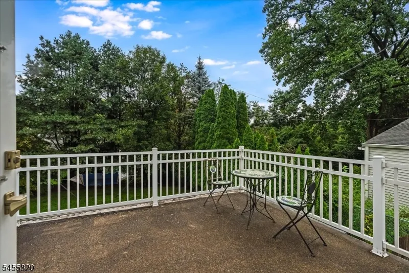 119 Squire Hill Rd Montclair, NJ 07043