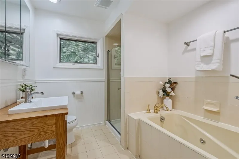 119 Squire Hill Rd Montclair, NJ 07043