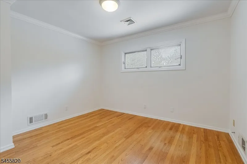 119 Squire Hill Rd Montclair, NJ 07043