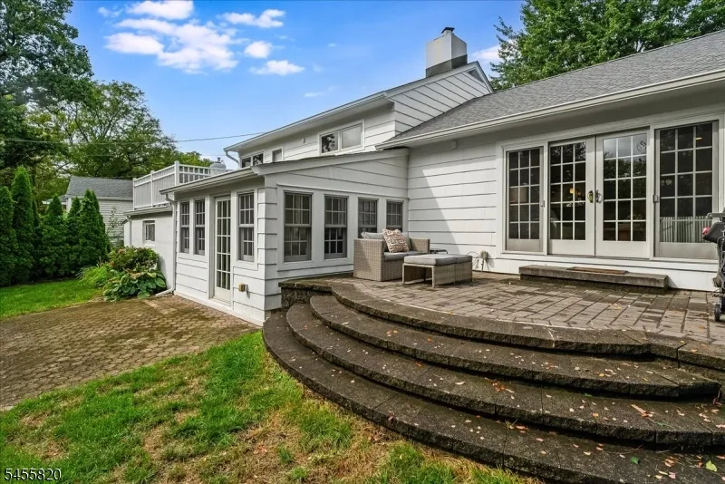 119 Squire Hill Rd Montclair, NJ 07043