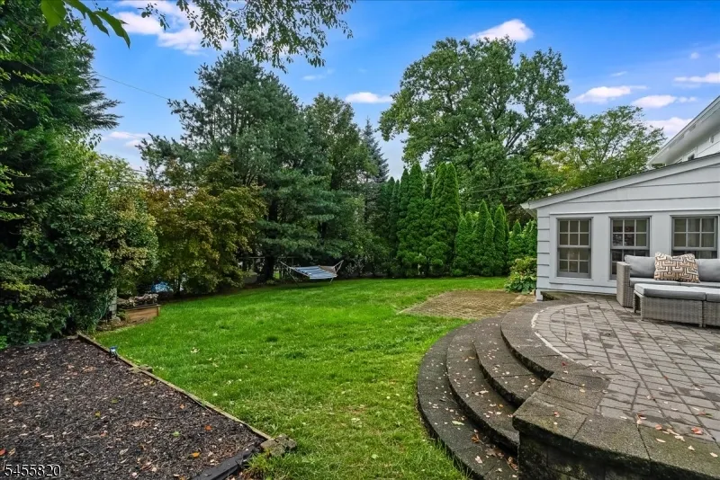 119 Squire Hill Rd Montclair, NJ 07043