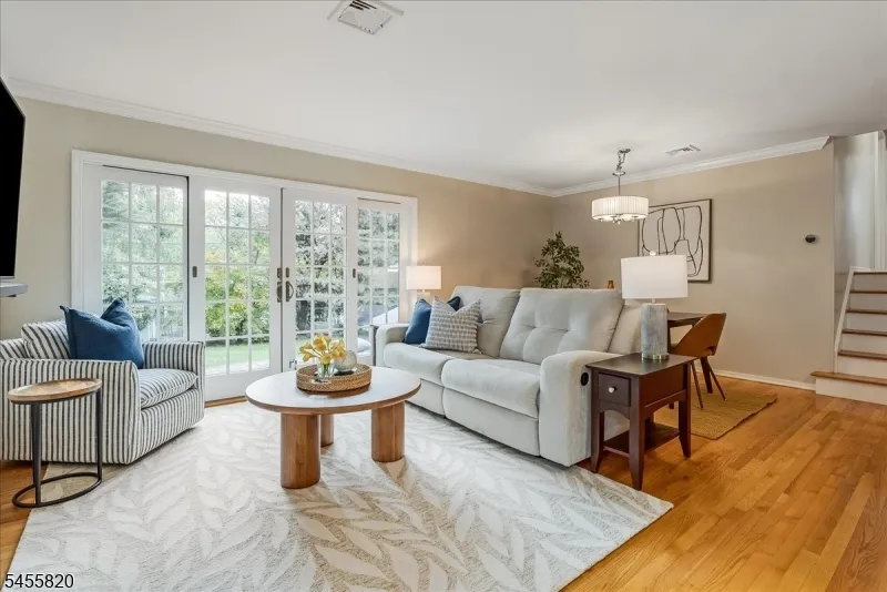 119 Squire Hill Rd Montclair, NJ 07043