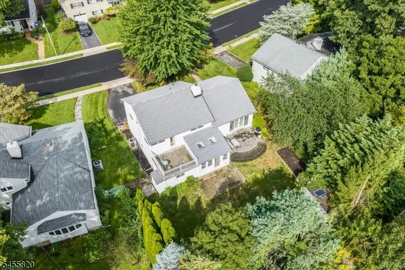 119 Squire Hill Rd Montclair, NJ 07043