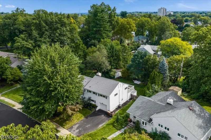 119 Squire Hill Rd Montclair, NJ 07043