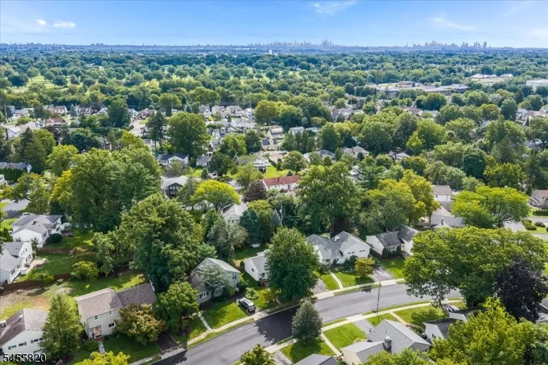 119 Squire Hill Rd Montclair, NJ 07043