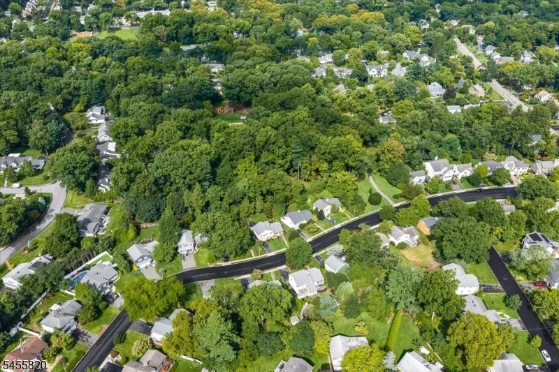 119 Squire Hill Rd Montclair, NJ 07043