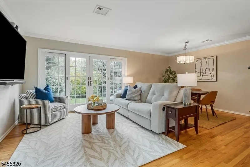 119 Squire Hill Rd Montclair, NJ 07043
