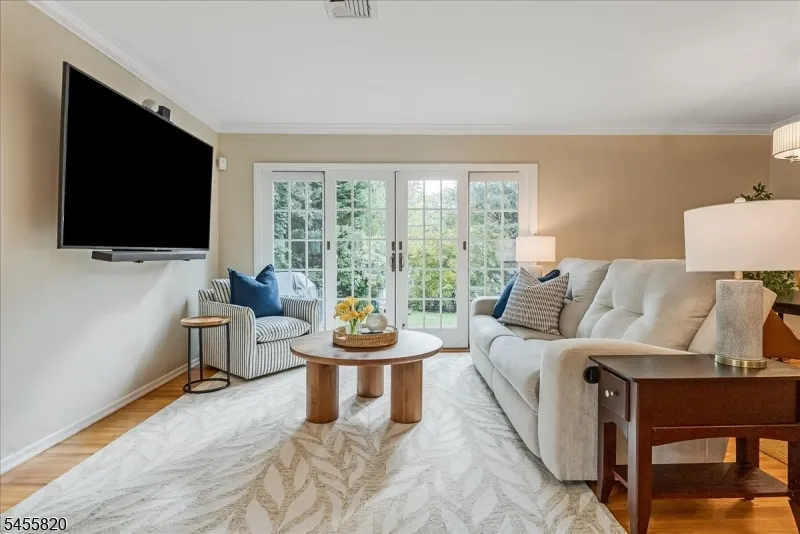 119 Squire Hill Rd Montclair, NJ 07043