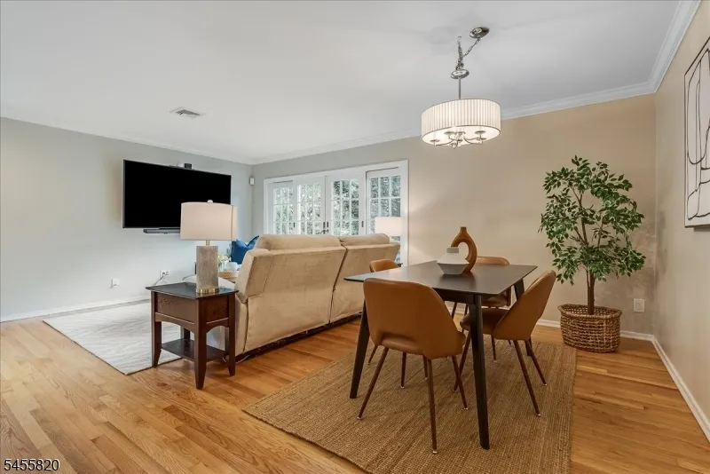 119 Squire Hill Rd Montclair, NJ 07043