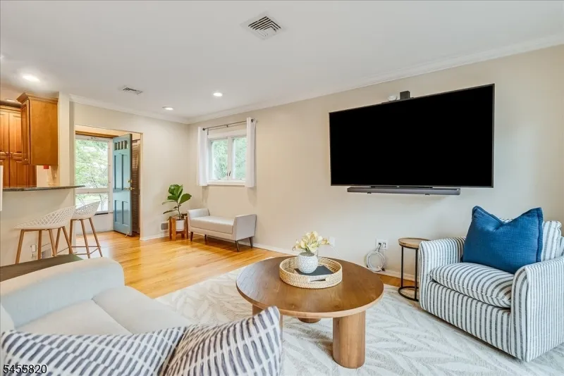 119 Squire Hill Rd Montclair, NJ 07043